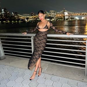 Super cute and fitted Maxi dress!